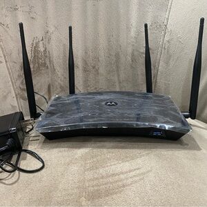 MOTOROLA AC2600 4x4 WiFi Smart Gigabit Router, Model MR2600 Open Box